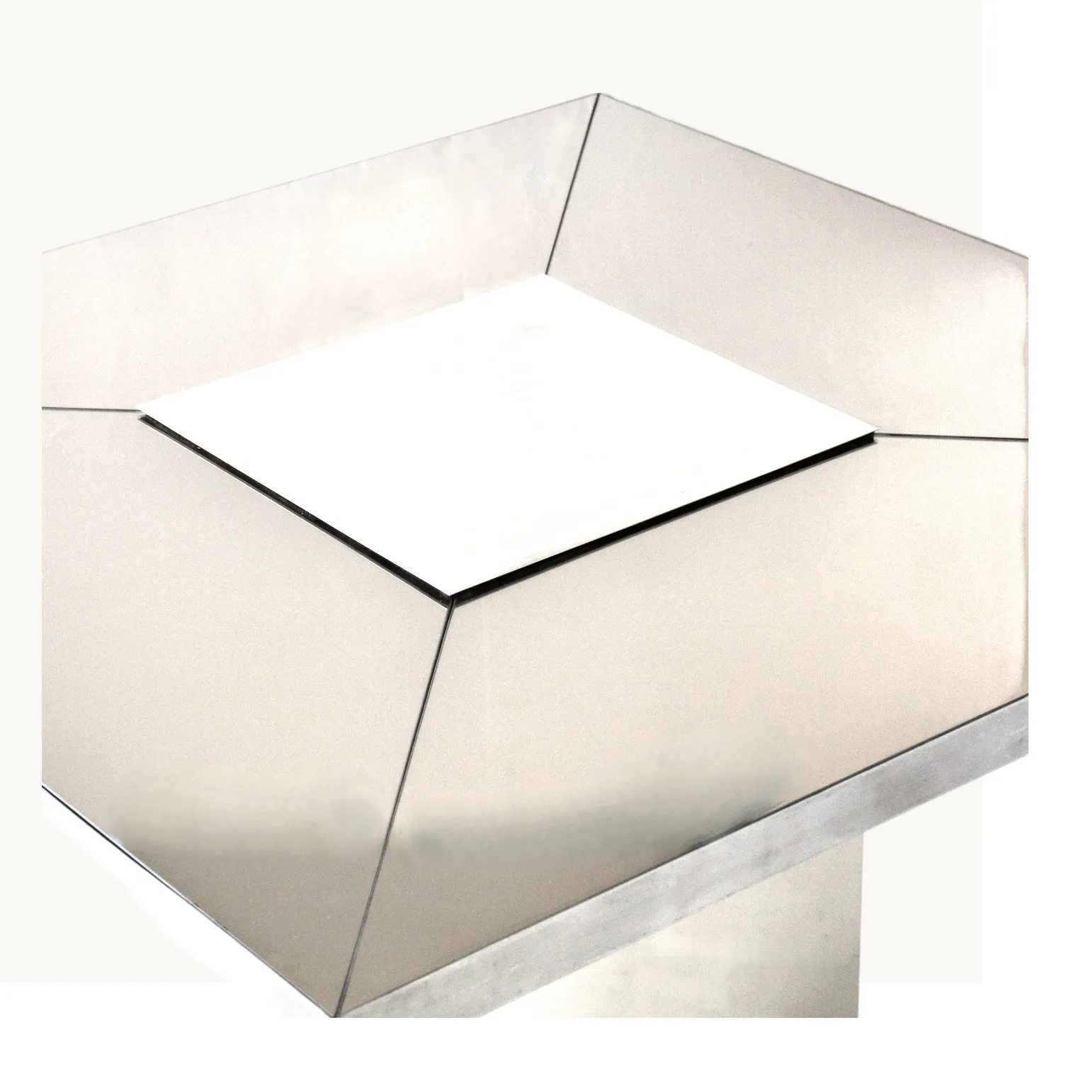 Une table carrée, Italie années 70. image 4